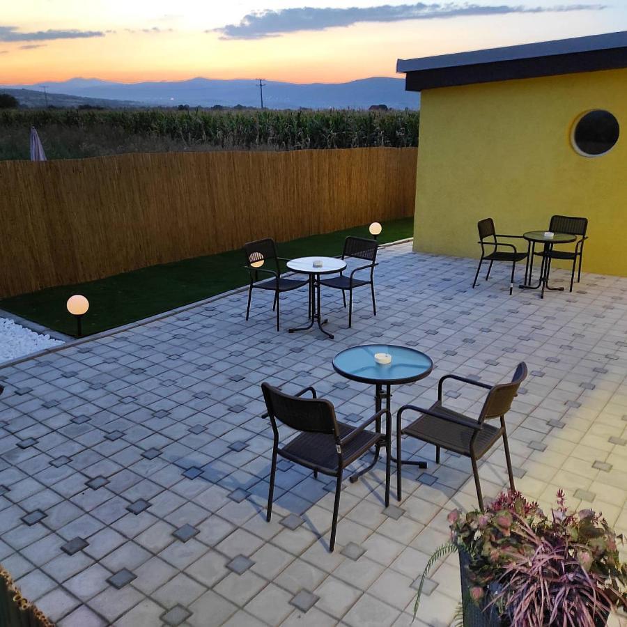 V & V Villa Lalince Exterior photo