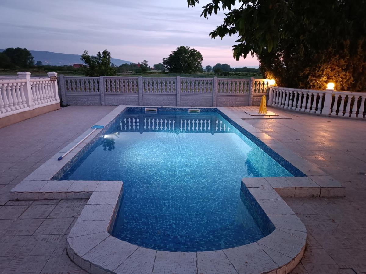 V & V Villa Lalince Exterior photo