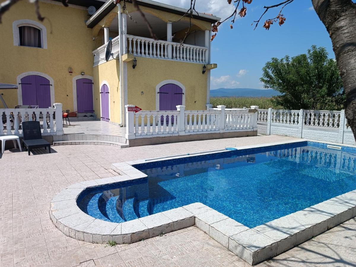 V & V Villa Lalince Exterior photo